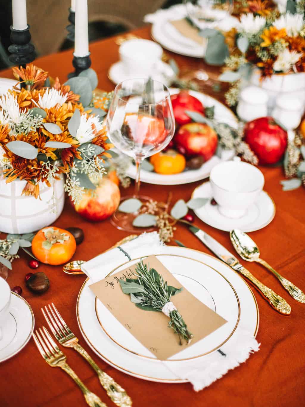 A Modern Vintage Thanksgiving Tablescape