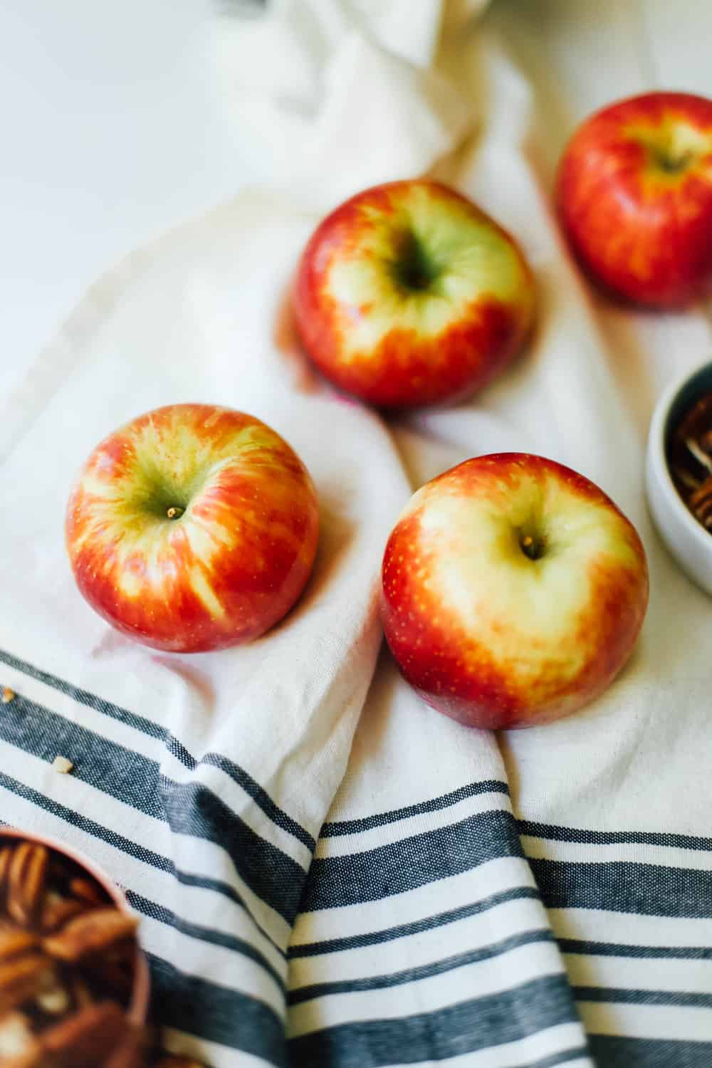 A bunch of apples displayed on a linen.