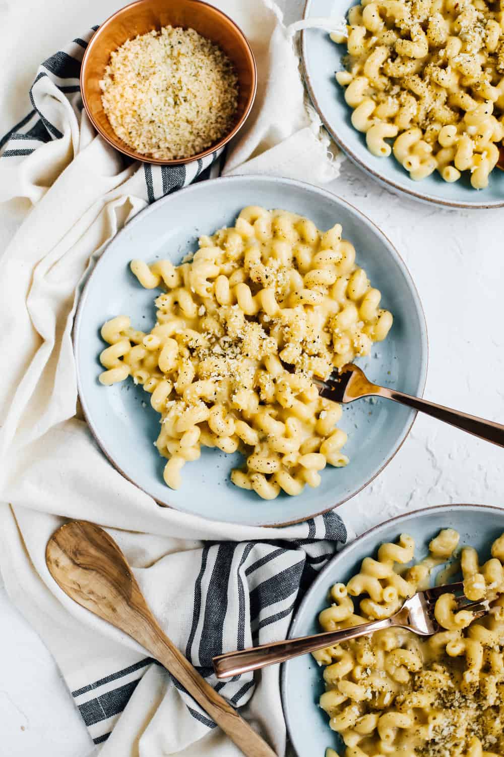 stovetop mac and cheese on blue plate with fork