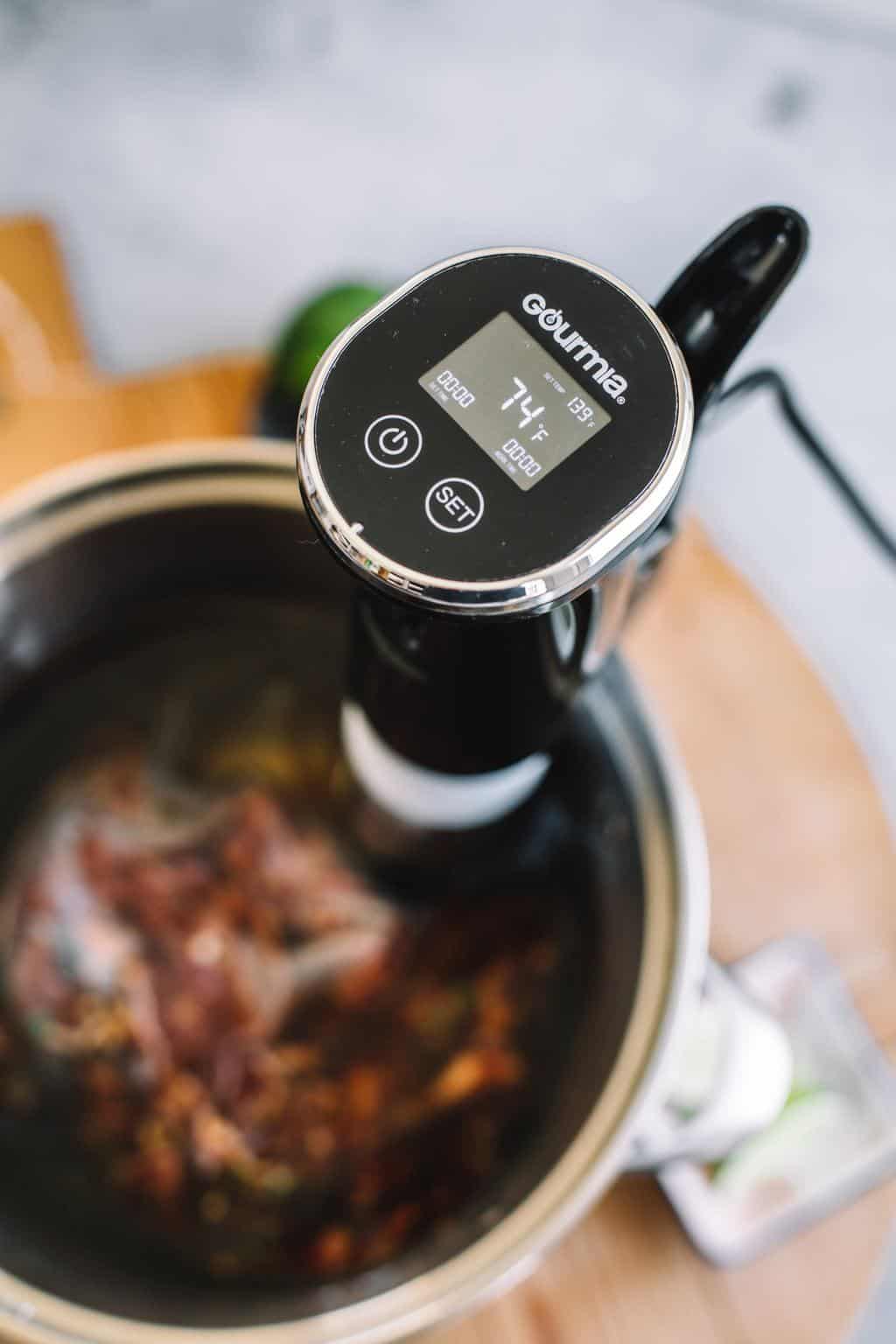 Sous vide machine thermometer screen