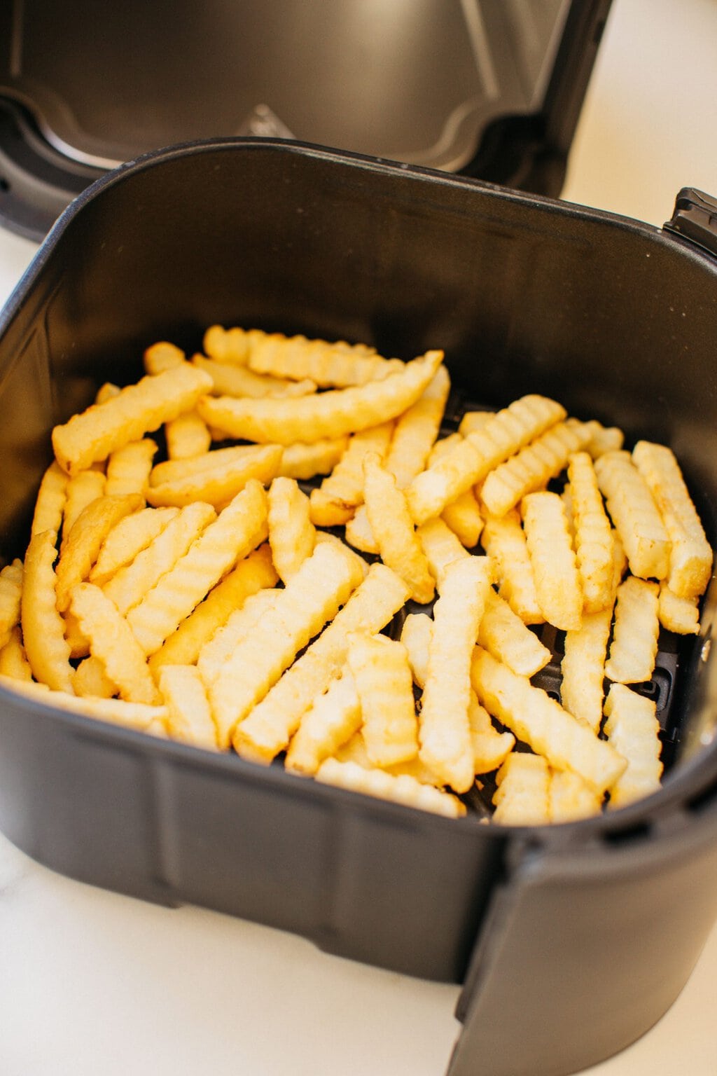 put frozen french fries in air fryer basket 