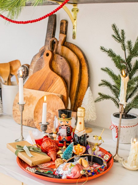 a tray arranged with miscellaneous items for the memory try game